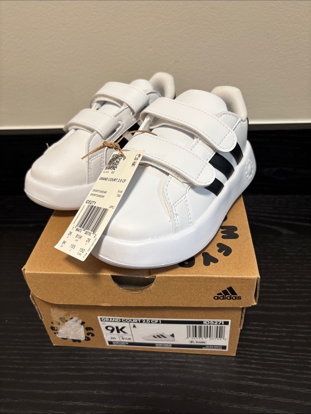 New in Box Adidas 9c / 9k toddler grand court white and black bubble comfy